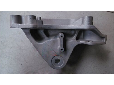 Кронштейн передней подвески кабины левый Н А7 HOWO A7 AZ1664430043 фото 1 Рыбинск